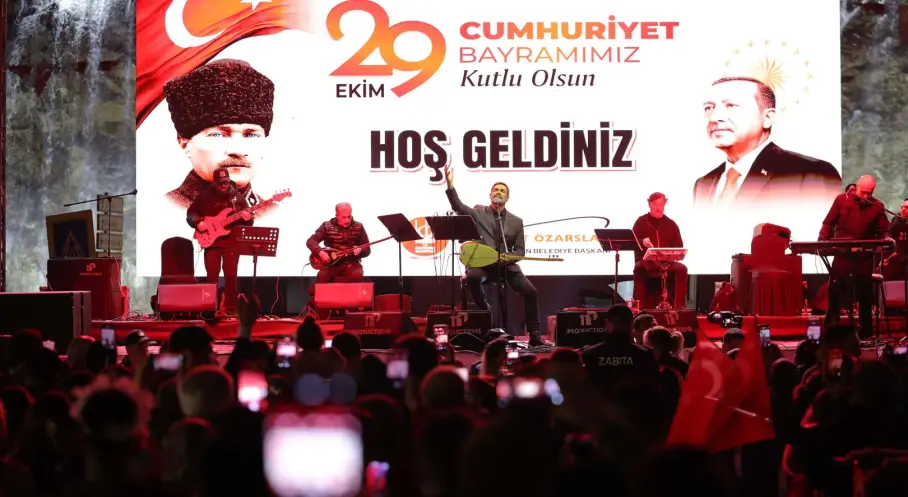 Keçiören’de Cumhuriyet Coşkusu Uğur Işılak Konseriyle Yaşandı
