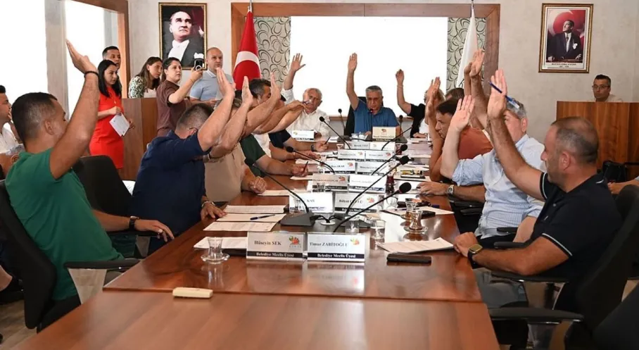 Kemer Belediyesi Ağustos Meclisi: Şehitler Anıldı, Başarılı Öğrenciler Gururlandırdı!