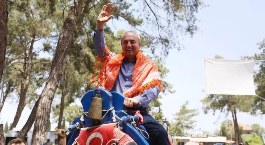 Kepez'de Deve Şov! Başkan Kocagöz Yörük Geleneğini Canlandırdı