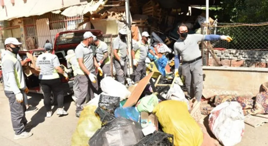 Kepez'de 'Gıda Terörü'ne Büyük Darbe! Şok Baskında Yüzlerce Kilo Bozuk Ürün İmha Edildi