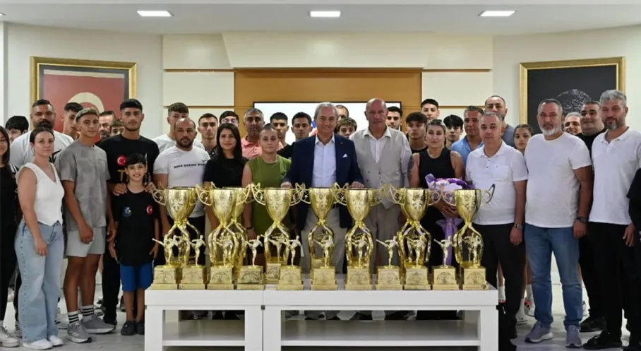 Kepez'de Kick Boks Coşkusu: Başkan Kocagöz Sporcularla Buluştu!