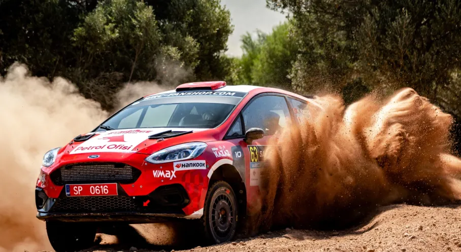 Kerem Kazaz'dan WRC3'te Büyük Başarı! Genç Şampiyon Sardunya'da Yükselişte