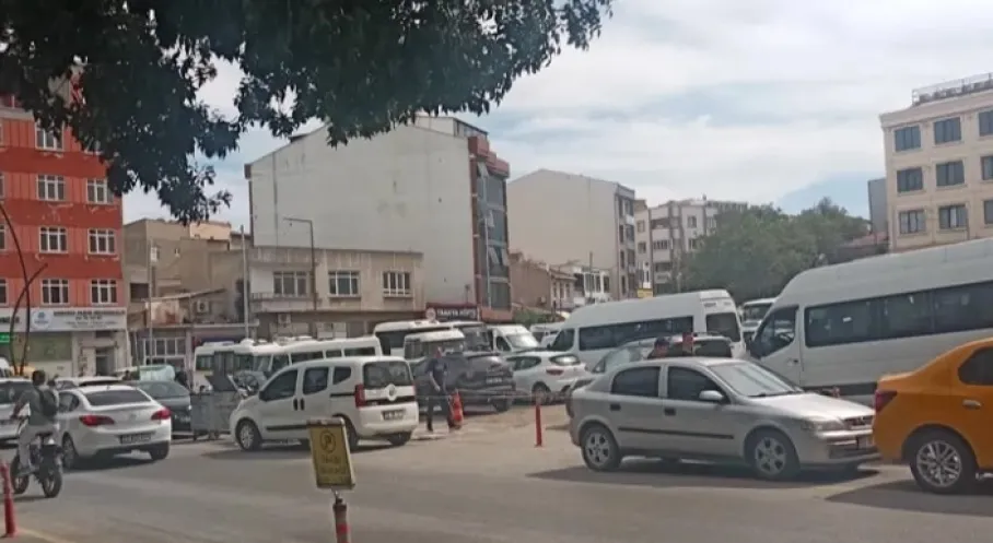 Keşan Köy Garajı Çilesi: Tek Giriş-Çıkış Trafiği Felç Etti!
