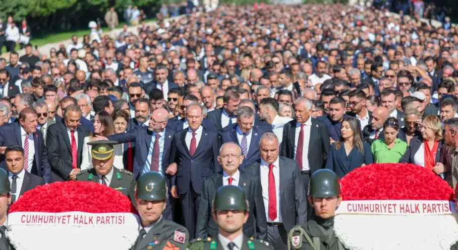 Kılıçdaroğlu’ndan CHP’nin 103. Yılında Anıtkabir Ziyareti