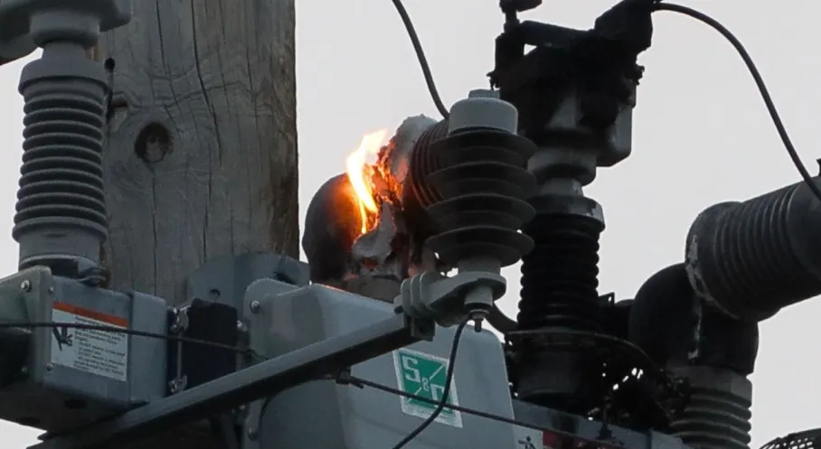 Kırıkkale'de Elektrik Kesintisi! Şehir Karanlığa Gömüldü: Arıza Gideriliyor