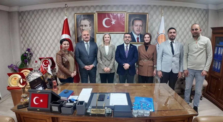 Kızılay Kars'tan AK Parti'ye Ziyaret: Yardım Faaliyetleri Masaya Yatırıldı!