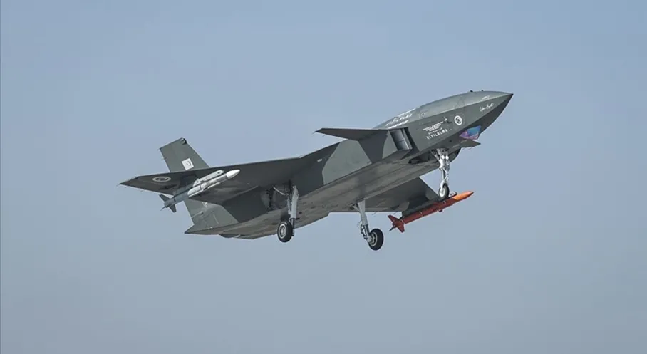 KIZILELMA'dan Tarihi Başarı! Dünyada İlk Kez Hava-Hava Füzesiyle Hedef Vurdu