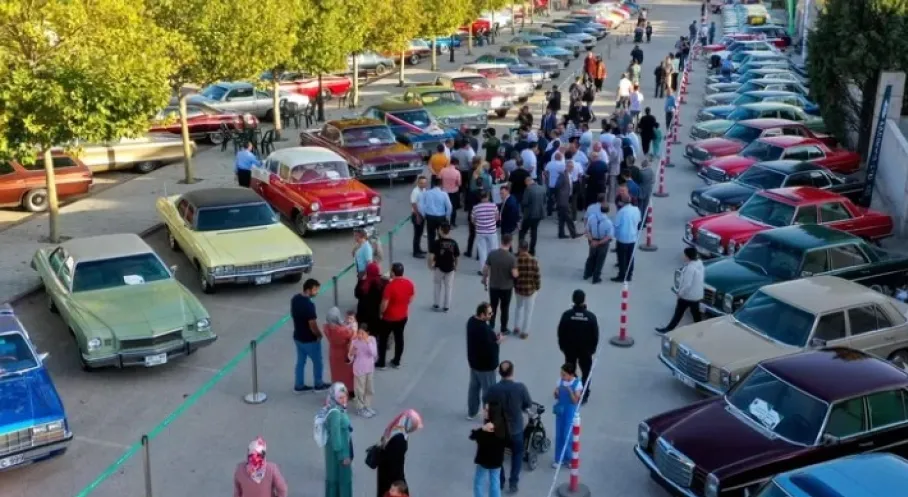 Konya'da Nostalji Rüzgarı: Klasik Otomobil Sergisi Meram'da!
