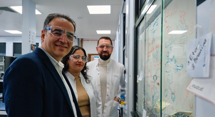 Koç Üniversitesi'nden Çığır Açan Keşif: Işıkla Üretilen Yeni Nesil Akıllı Malzemeler!