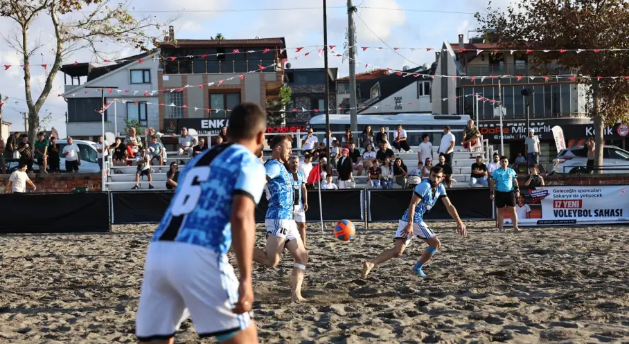 Kocaali Sahili’nde Plaj Futbolu Heyecanı Zirve Yaptı
