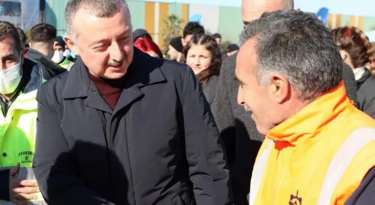 Kocaeli Büyükşehir Belediye Başkanı Tahir Büyükakın: 'Ülkemizin Çimentosu İşçilerdir'
