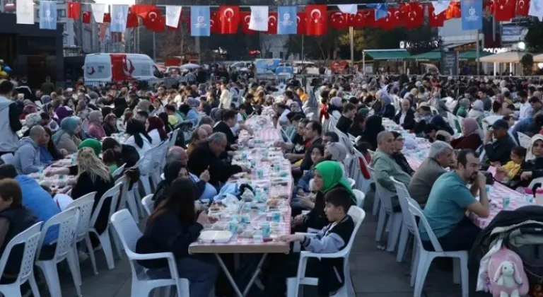 Kocaeli Büyükşehir İftar Sofrasında Günlük 3 Bin Kişiye İkram Ediyor