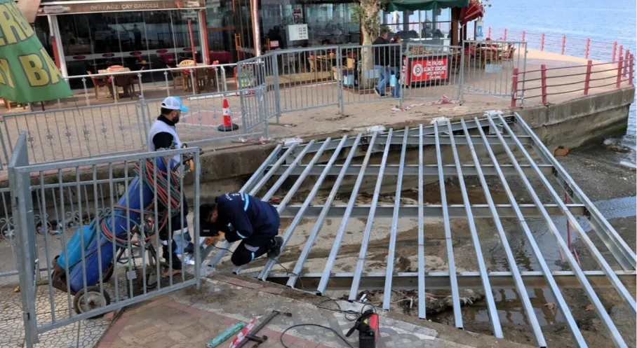 Kocaeli Değirmendere'ye Yeni Yaya Köprüsü: Sahil Güvenliği Artıyor!