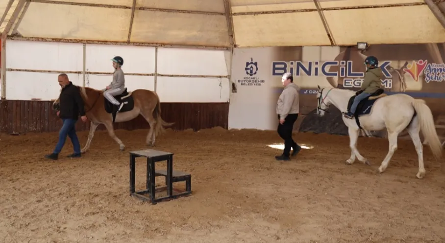 Kocaeli'de Ara Tatil Coşkusu: 230 Çocuk At Biniciliğiyle Unutulmaz Bir Deneyim Yaşadı!