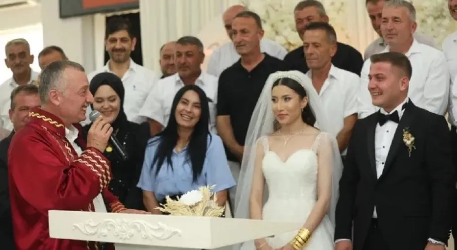 Kocaeli'de Başkan Büyükakın'dan Yoğun Hafta Sonu: Düğün Ziyareti ve Samimi Vatandaş Sohbeti