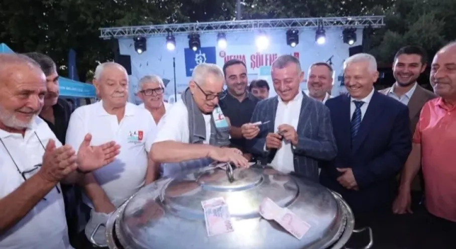 Kocaeli'de Helva Şöleni Coşkusu! Kazanlar Kaynadı, Vatandaşlar Halay Çekti!