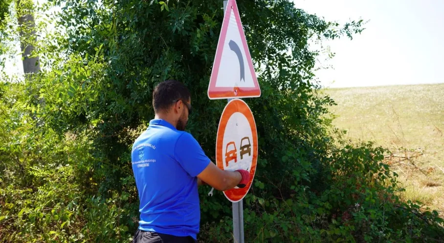 Kocaeli'de Kırsal Ulaşım Rahatlıyor: Büyükşehir'den Levha Yenileme Seferberliği!