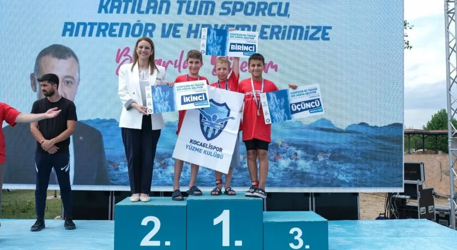 Kocaeli'de Nefes Kesen Yarış: Körfezin İki Yakası Kulaçlarla Birleşti!