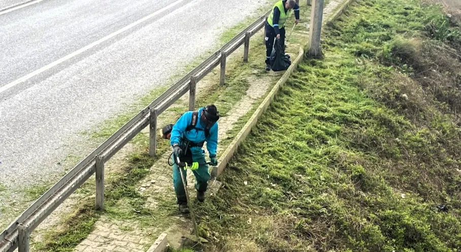 Kocaeli'nin Yol ve Kaldırımları Işıldıyor: Büyükşehir'den Kapsamlı Temizlik Seferberliği!