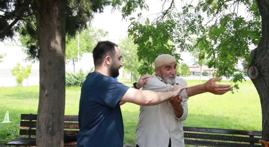 Kocaeli'den Alzheimer Hastalarına Umut Eli: Büyükşehir Belediyesi'nden Şefkatli Destek!