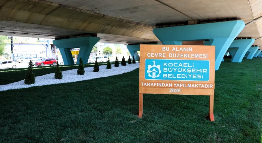 Kocaeli'den Gebze'ye Yeşil Müjde! Topçular Köprülü Kavşağı Yepyeni Çehresiyle Göz Kamaştırıyor!