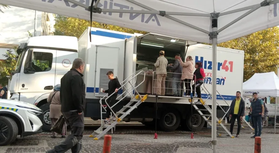 Kocaeli'den Hızır Gibi Yardım: Depremzedelere Sıcak Yemek Desteği!