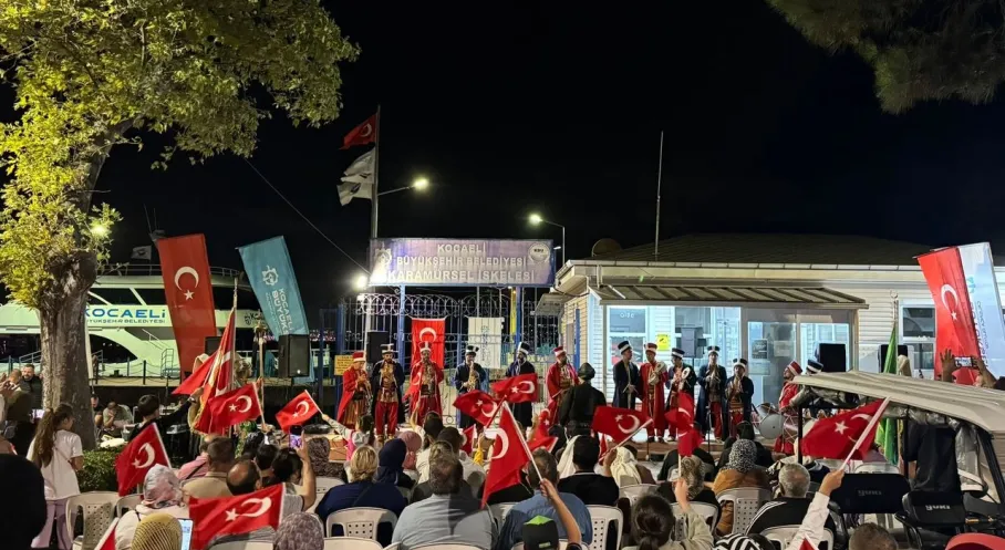 Kocaeli'den Karamürsel'e Zafer Coşkusu: Mehter ve Bando 30 Ağustos'u Kutladı!