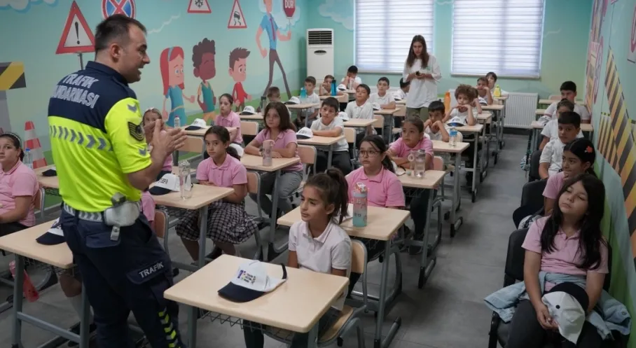 Kocaeli'den Trafik Eğitimi Atağı: Geleceğin Sürücüleri Yetişiyor!