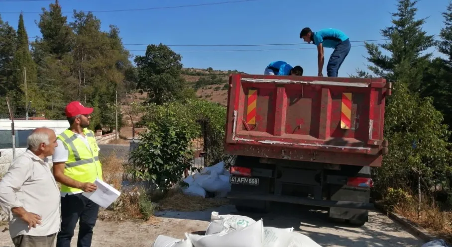 Kocaeli'den Üreticiye Müjde! Tavuk Yemi ve Ekipman Desteği Başladı