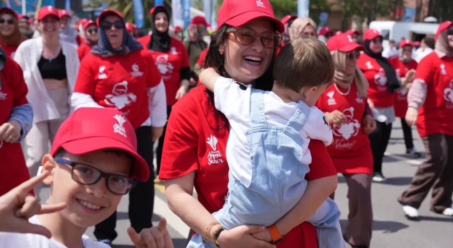 Kocaeli'nde Anneler Günü Coşkusu: 'Anne Şehir Yaşam Merkezi' Büyük İlgiyle Kapılarını Açtı!