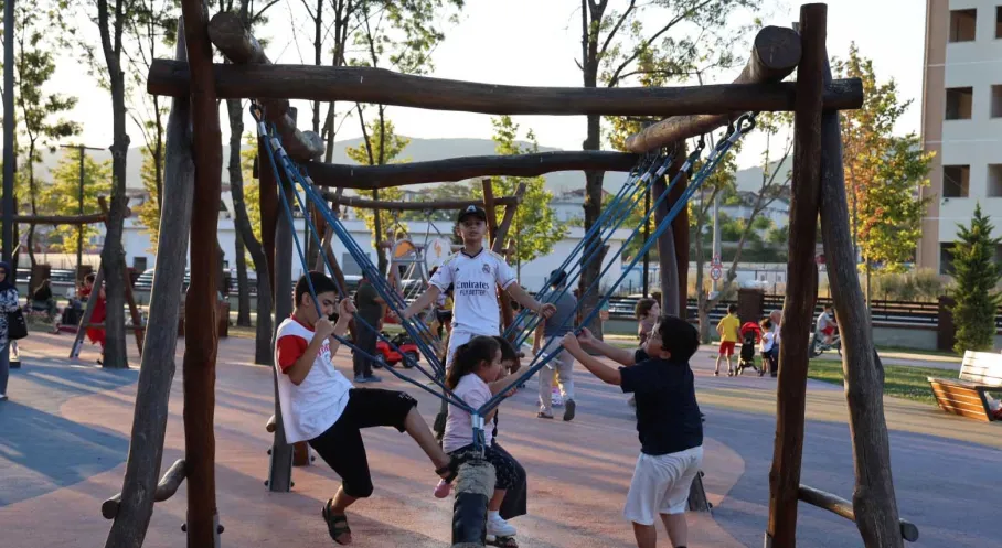 Kocaeli'nin Yeni Cazibe Merkezi: Derince Sağlıklı Yaşam Parkı Ziyaretçi Akınına Uğruyor!