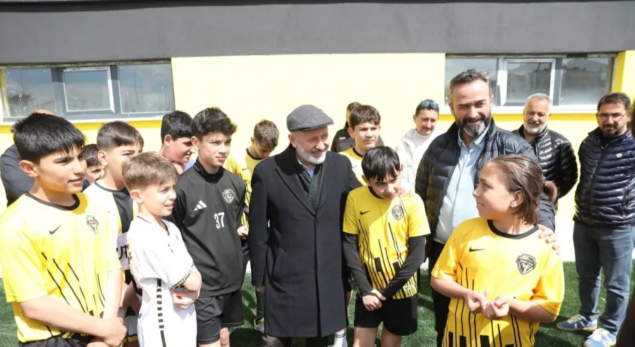 Kocasinan'da Vali Muammer Güler Stadı'nda Büyük Dönüşüm: Geleceğin Yıldızları Bu Sahada Yetişecek!