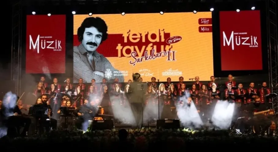 Konya'da Ferdi Tayfur Rüzgarı Esti! Unutulmaz Konser Coşkusu
