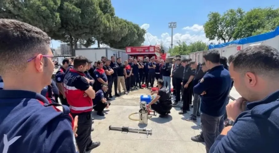 Konya ve Hatay İtfaiyesi'nden Örnek İş Birliği: Deprem Sonrası Moral Desteği!