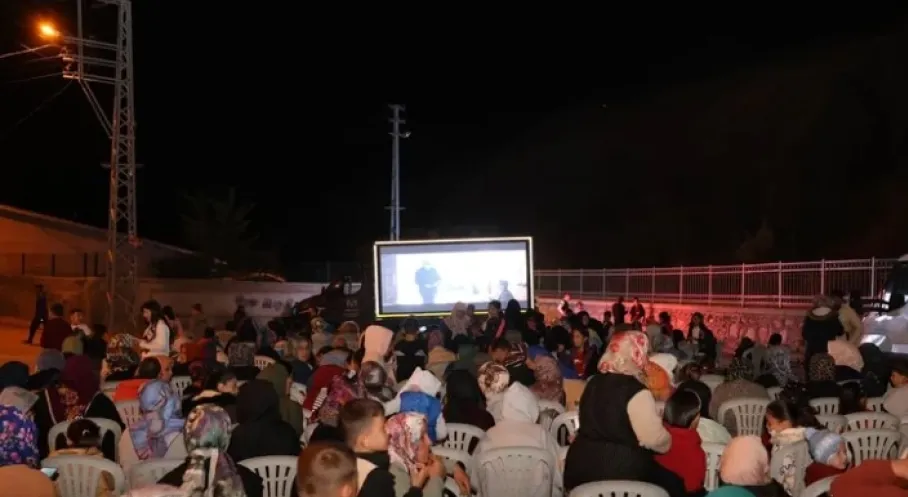 Konya'da Rekor! 101 Mahalle Sinema Şöleniyle Coştu