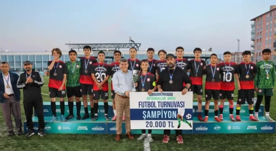 Konya'da Ortaokul Futbol Şöleni: Genç Yetenekler Sahada Coştu!