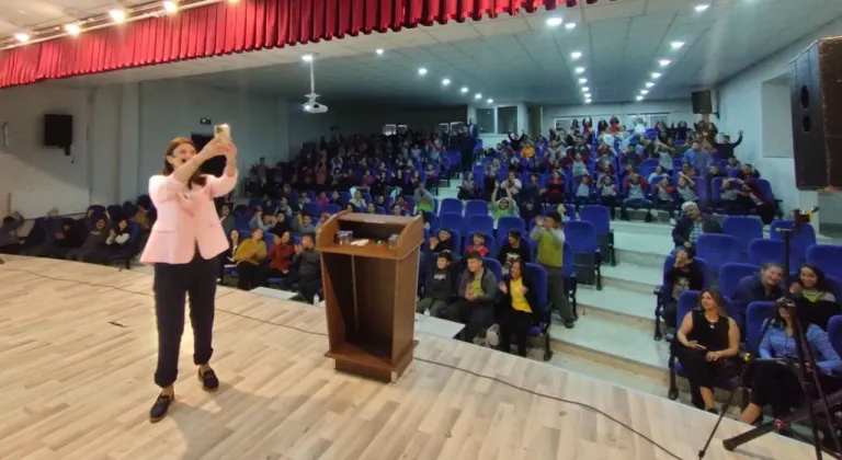 Korkuteli Belediyesi'nden Öğrencilere Özel Seminer: Zorbalık ve Sınav Stresiyle Başa Çıkma Yolları!