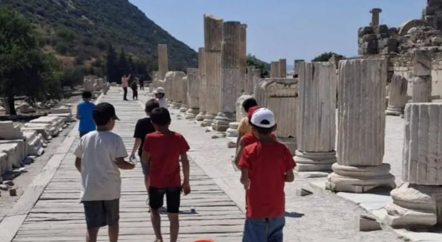 Koruma Altındaki Çocuklar Efes ve Pamukkale'de Tarih ve Doğayla Buluştu!