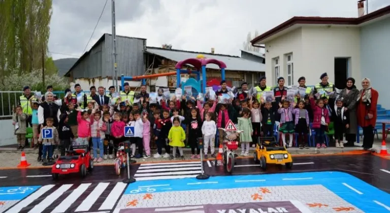 Köy okulu miniklerine trafik eğitimi
