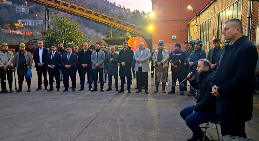 Kozlu Maden Şehitleri İçin Yürek Burkan Anma: 7 Ocak Acısı Hiç Dinmiyor!