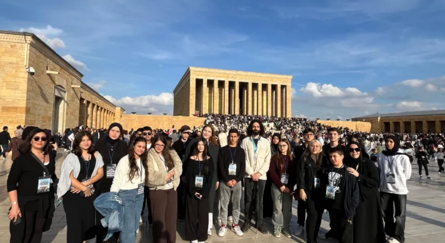 Küçükçekmece'den Anıtkabir'e Anlamlı Ziyaret: 400 Genç Ata'sını Andı!