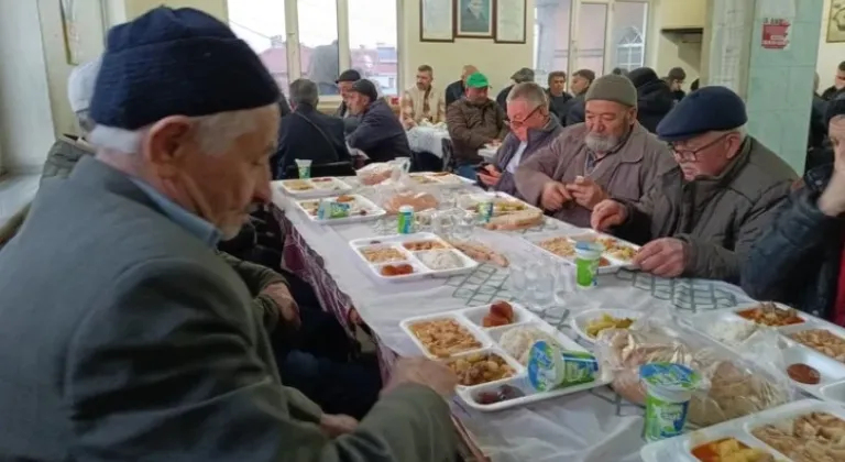 Küçükelmalı Köyünde 30 Yıllık Toplu İftar Geleneği