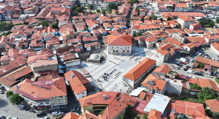 Kula Eski Pazar Yeri Modern Meydana Dönüşüyor