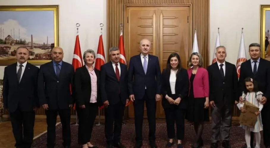 Numan Kurtulmuş'tan TBMM Personeline Bayram Sürprizi: Samimi Ziyaret ve Çocuklarla Keyifli Sohbet!