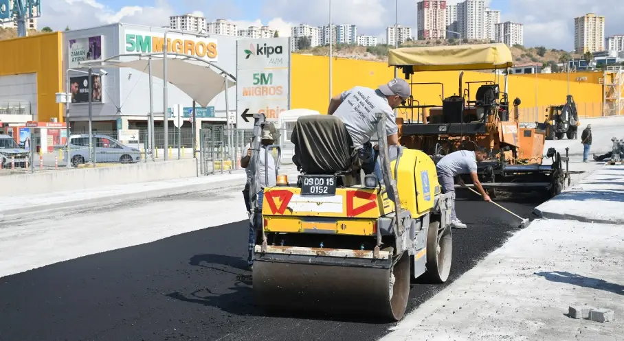 Kuşadası Belediyesi’nden Değirmendere’de Asfalt Mesaisi