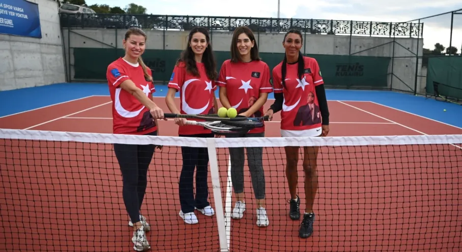 Kuşadası'nda Cumhuriyet Kupası Tenis Heyecanı Başladı! Şampiyon Kim Olacak?