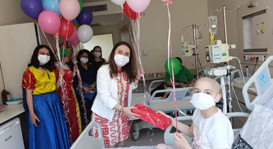 LÖSEV'den Lösemili Çocuklara Bayram Coşkusu: Minikler Hediyelere Boğuldu!