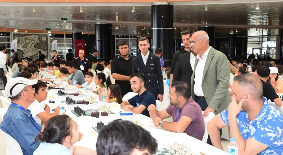Malatya'da Altın Hamle! 8. Uluslararası Kayısı Satranç Turnuvası Başladı