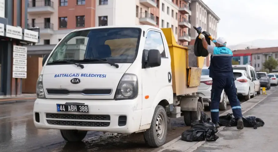 Malatya’da kaldırılan konteyner çarşısının bulunduğu alan temizlendi