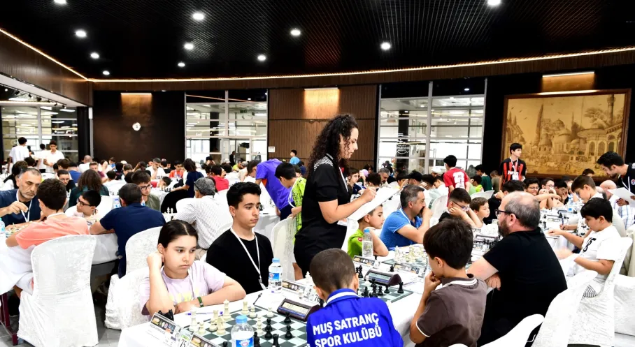 Malatya'da Uluslararası Altın Kayısı Satranç Turnuvası Devam Ediyor
